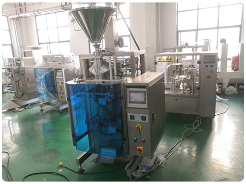 大型給袋式粉劑包裝機(jī)械實(shí)拍圖